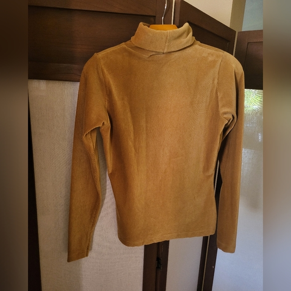 Woolrich super soft Golden Caramel corduroy turtle neck sweater - Picture 1 of 6